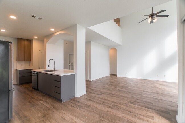 Building Photo - 102 E Lasting Spring Cir