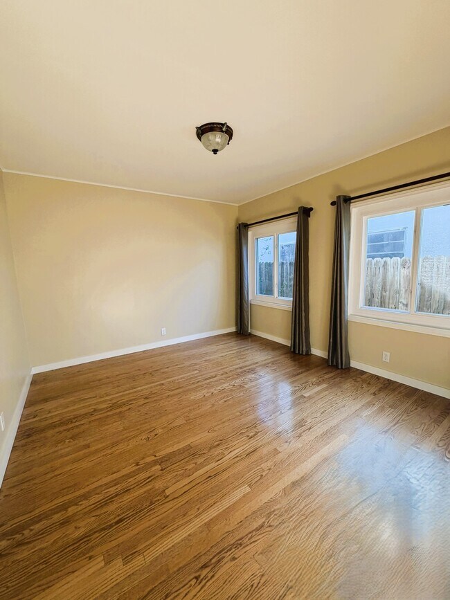 Building Photo - 1803 N Flower St