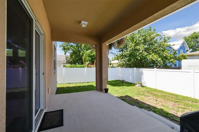 Building Photo - 7111 S Westshore Blvd