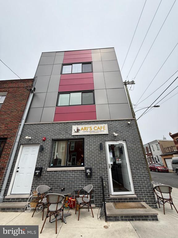 Building Photo - 2657 E Clearfield St
