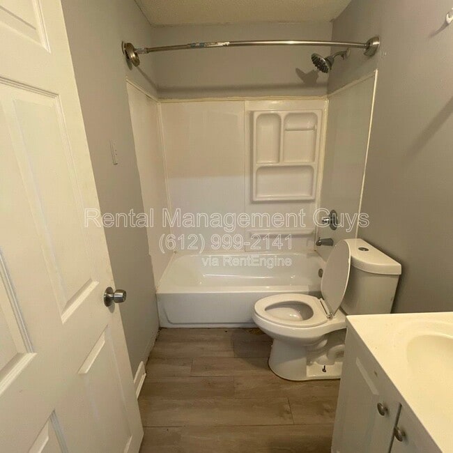 Building Photo - 2931 N Bryant Ave