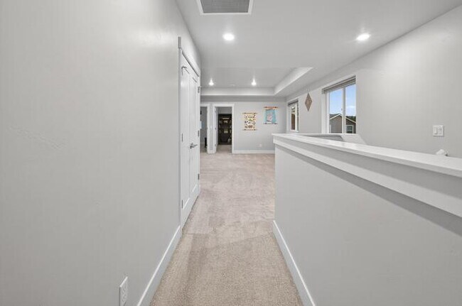 Building Photo - Attractive Modern Easton 3 Bedroom Home