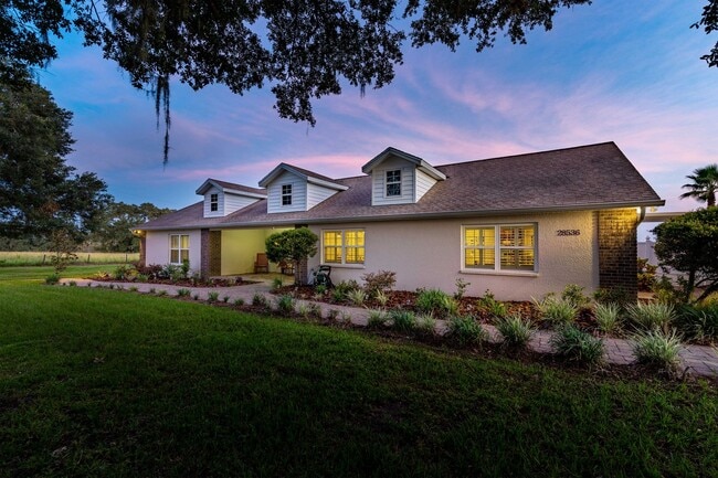 Building Photo - Country living close to everything - 3 bed...