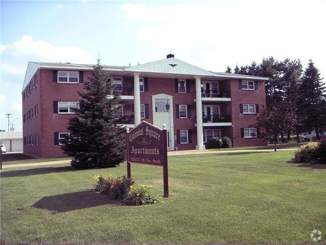 Building Photo - Colonial Square Apartments