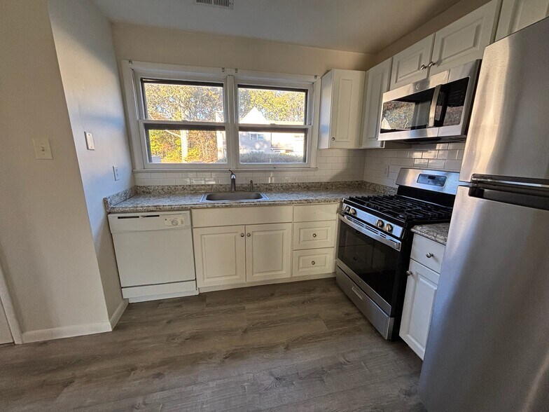 Kitchen - 79 Tavistock Dr