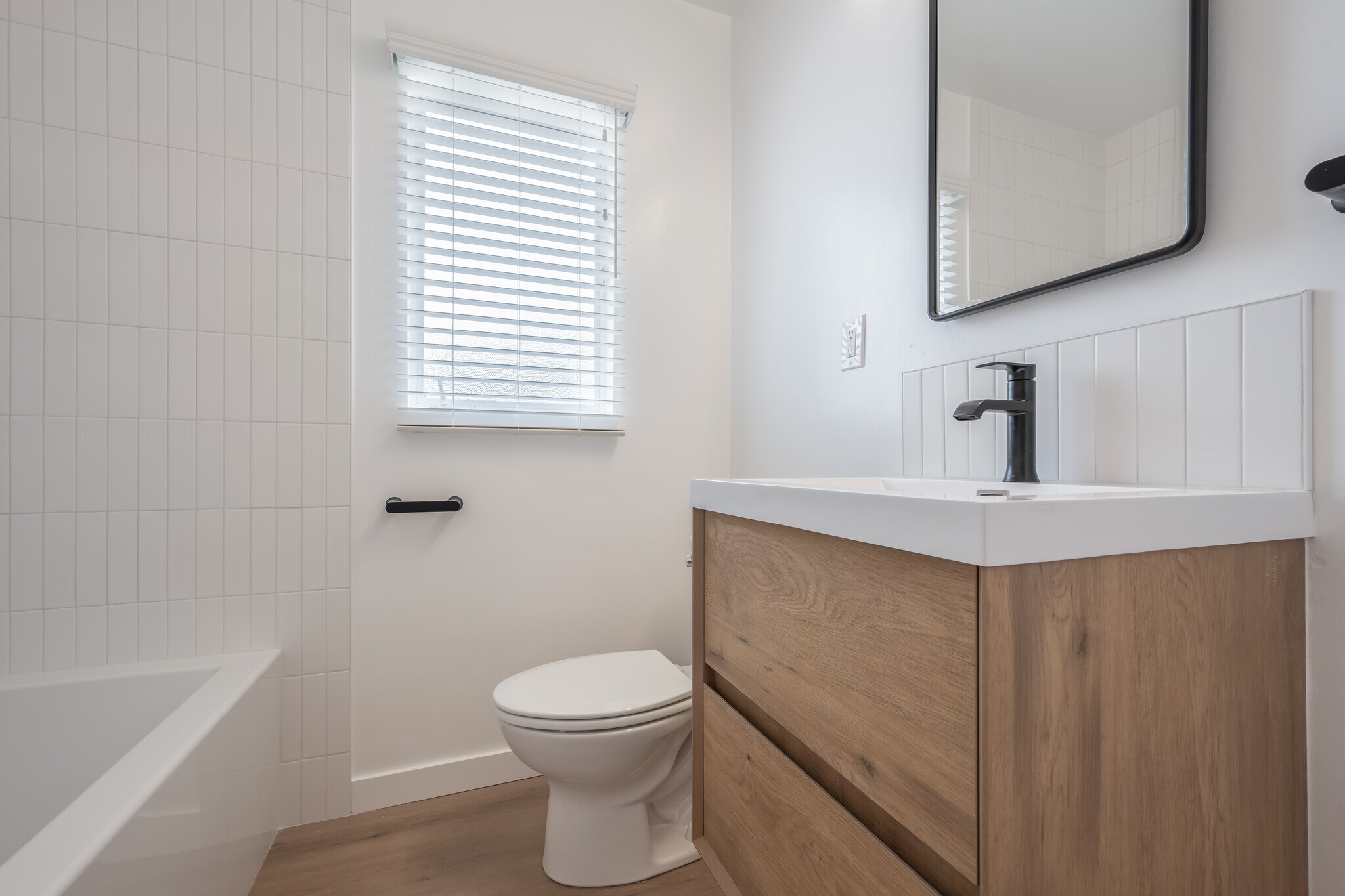 Building Photo - 3201 S Barrington Ave