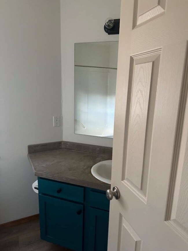 Building Photo - 3 bedroom Upscale home Mid town