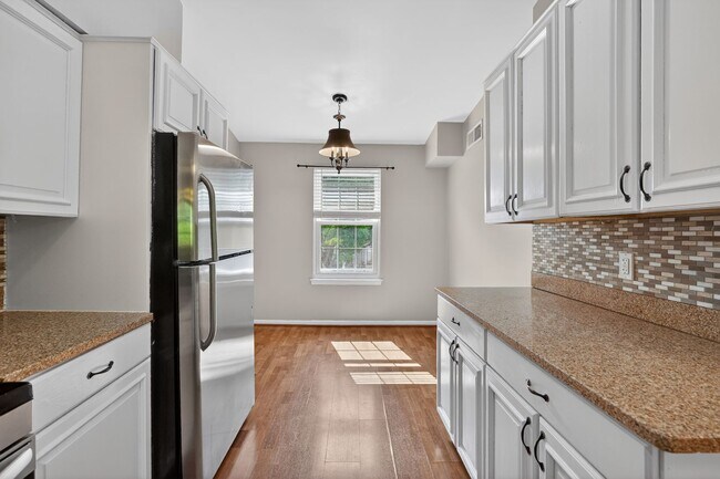 Building Photo - 15 Pickering Ct