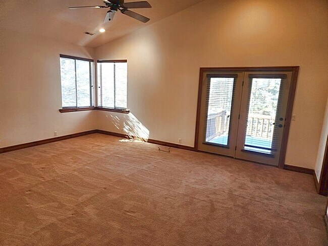 Building Photo - Beautiful Ranch Place Home