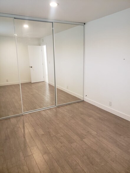 Building Photo - 4326 W 163rd St