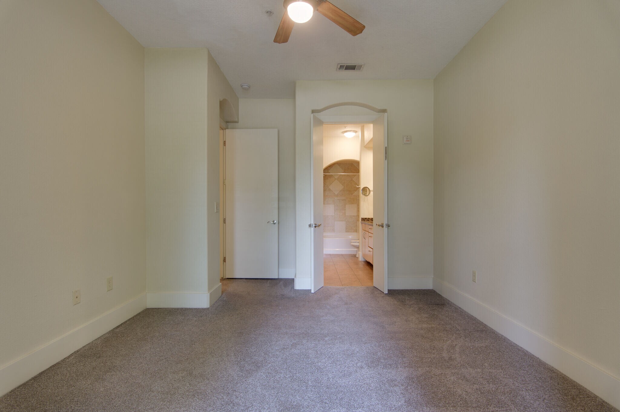 Building Photo - 2600 Hillsboro Pike