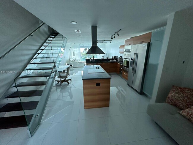 Building Photo - 2950 NE 188th St