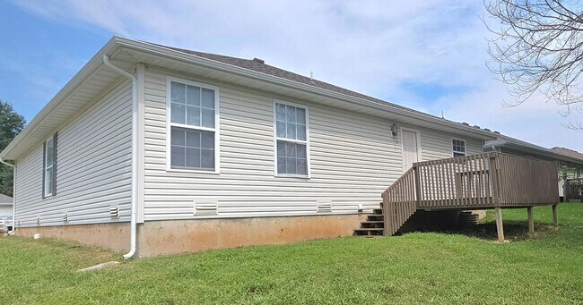 Building Photo - 1066 S Missouri Ave