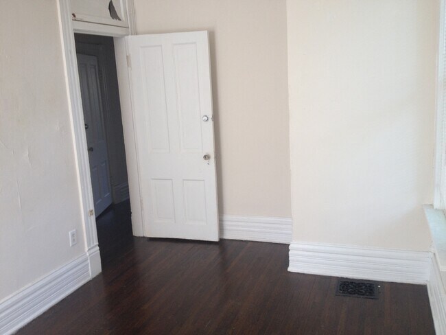 Building Photo - 1379 Forsythe Ave