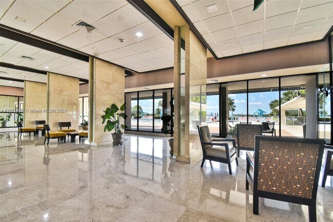 Building Photo - 300 Bayview Dr