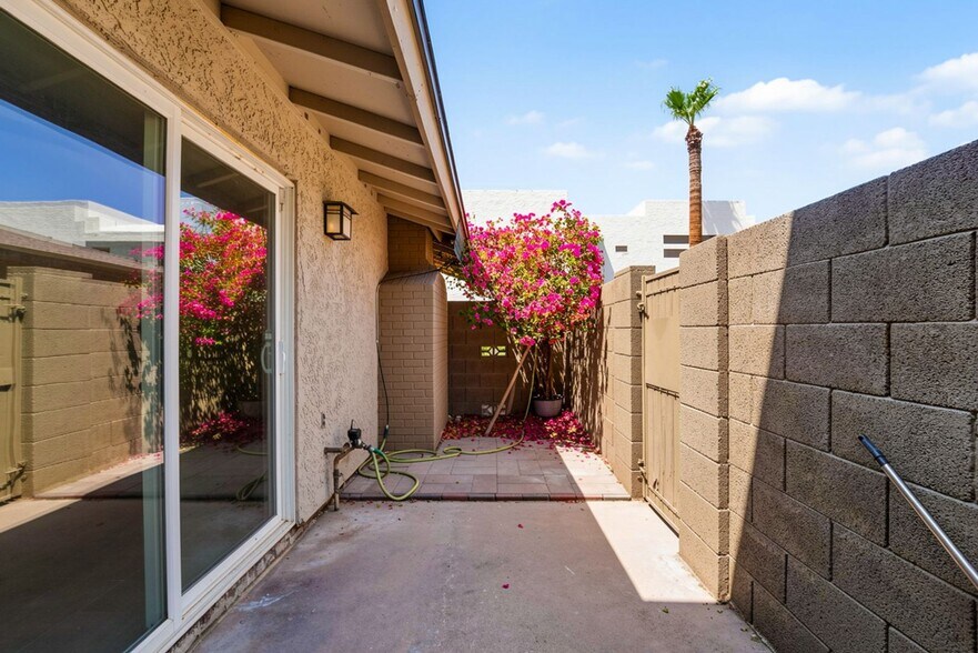 Building Photo - 1336 N 85th Pl