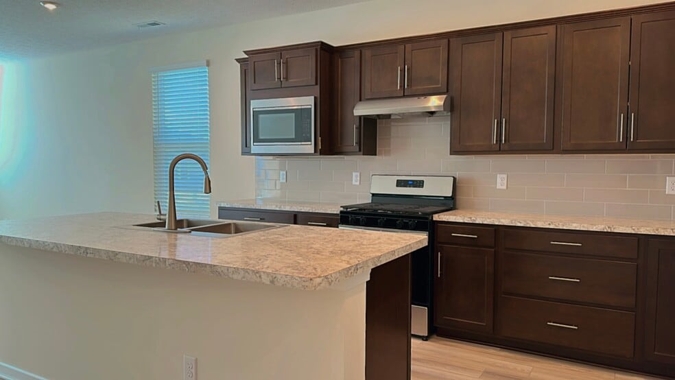 Building Photo - 1242 Fairstone Dr