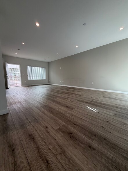 Building Photo - 2314 Montrose Ave