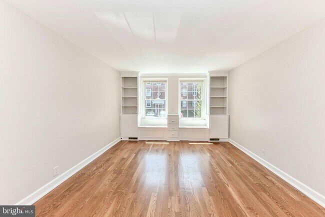 Building Photo - 3057 S Buchanan St