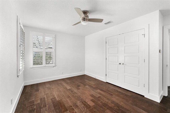 Building Photo - 6414 Kenilworth Dr