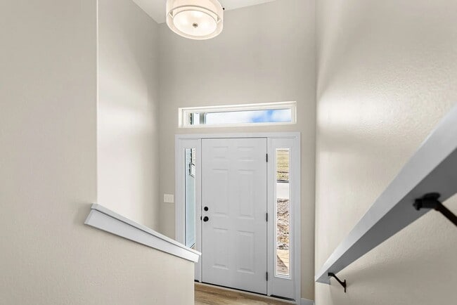 Building Photo - Beautiful Spacious Newly Built Townhome