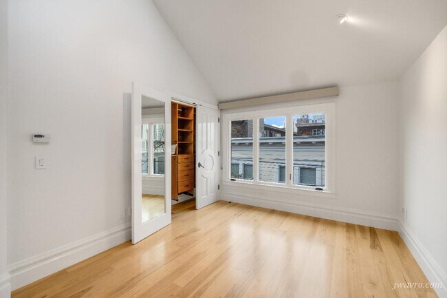 Building Photo - 19 Wilmot St