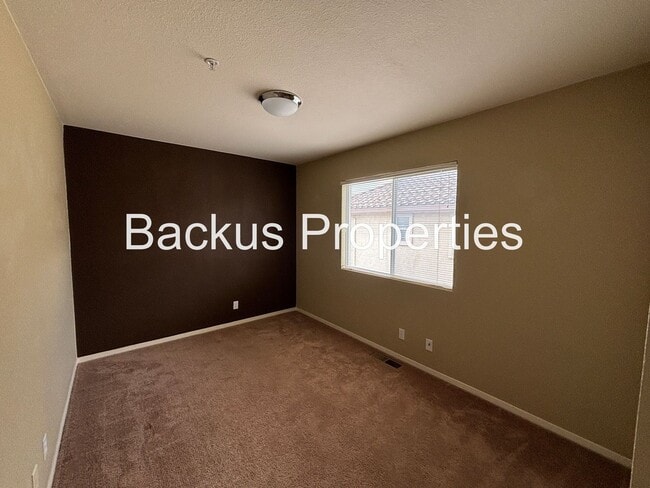 Building Photo - Great two-level home in Las Palmas II with scenic views