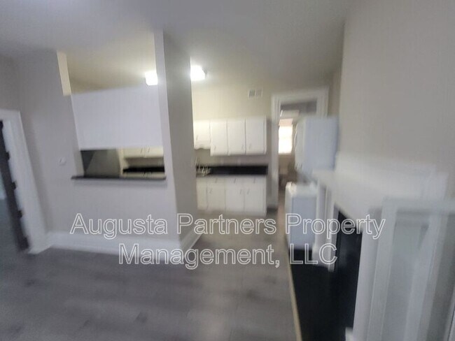 Building Photo - 323.5 Ellis St