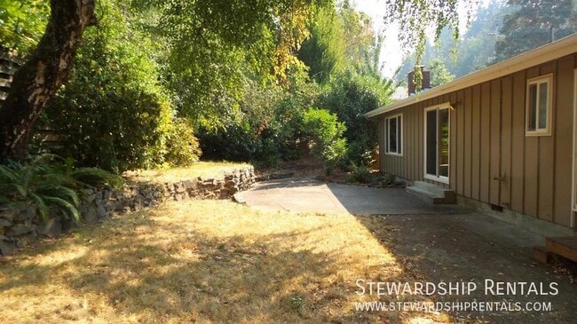 Building Photo - 1275 E 30th Ave