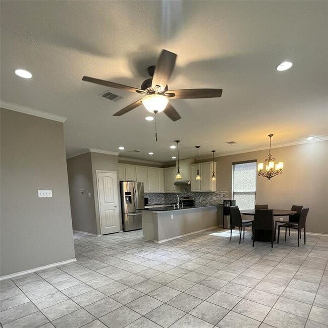 Building Photo - 5857 Sardinia Dr