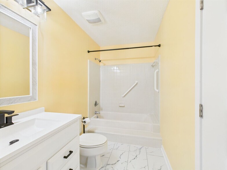 Building Photo - 6138 Rolling Forest Cir