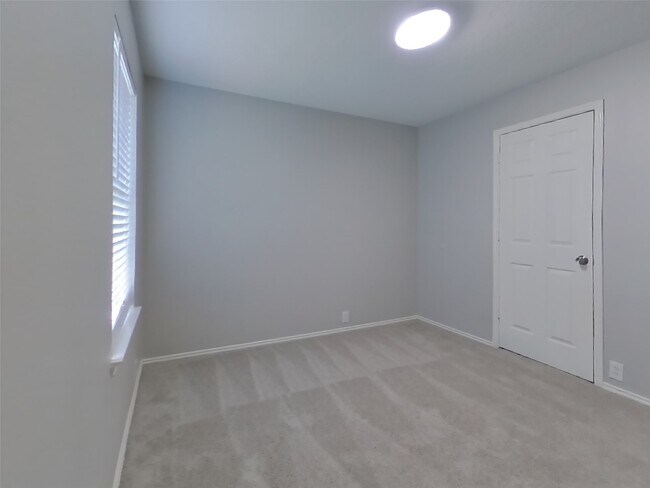 Building Photo - 18810 Woodbreeze Dr