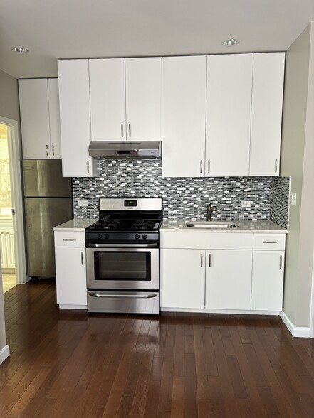 Kitchen - 325 E 235th St