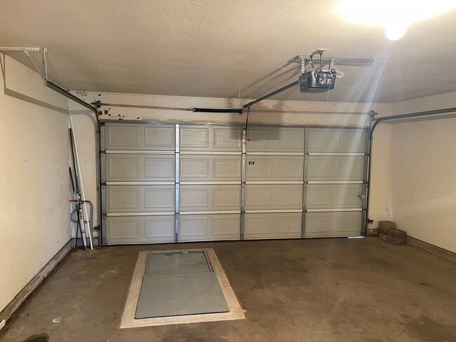Building Photo - Water front 3 bedroom, 2 bath with a 2 car...