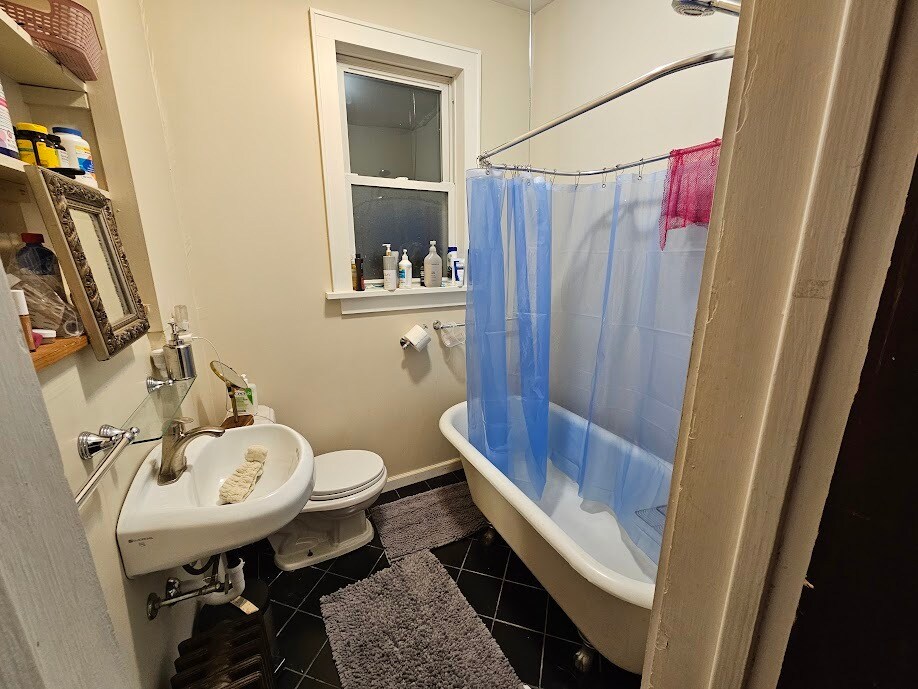 Building Photo - 286 Western Ave