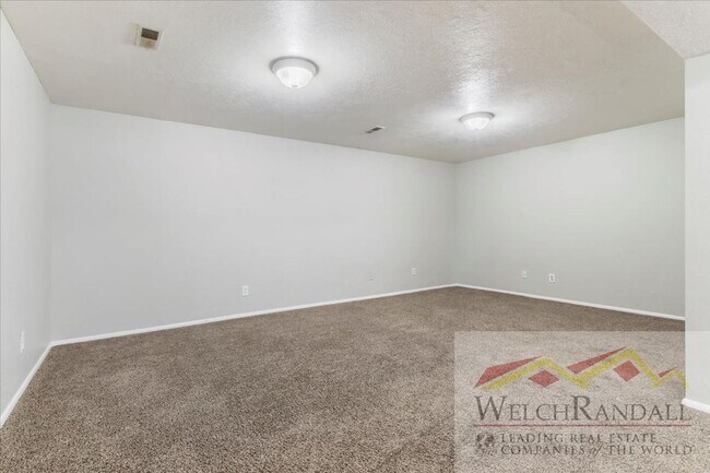 Building Photo - Beautiful Rental Home in Highland