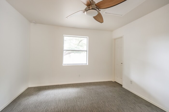 Building Photo - 10518 Moorcreek Dr