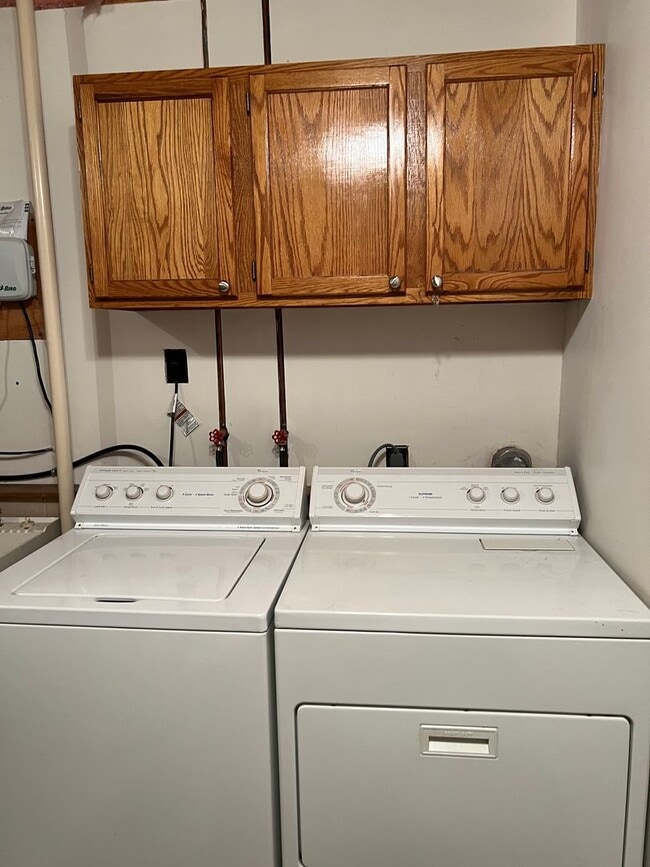Building Photo - 4 Bedroom, 3 Bathroom, 2 Car Garage Home o...