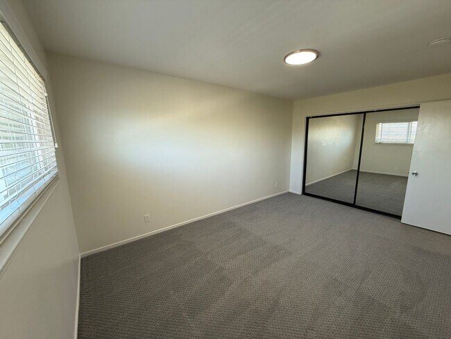 Building Photo - Spacious 4 Bed 3 Bath Cul-de-Sac Home