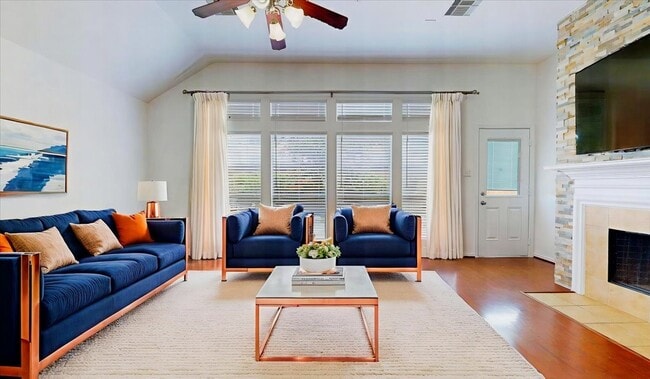 Building Photo - 2001 Balsam Lake Ln