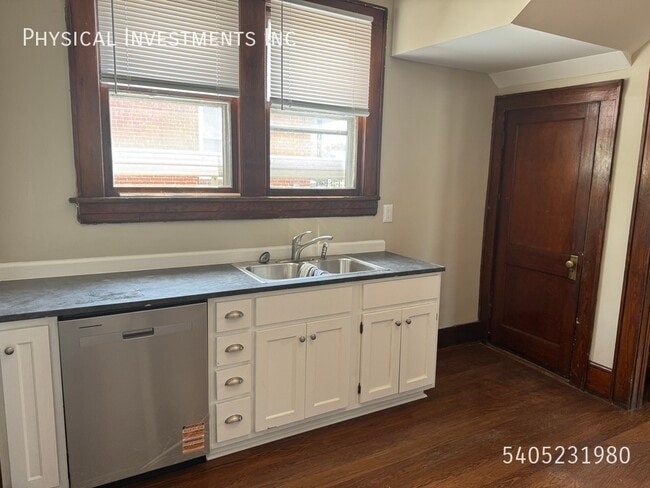 Building Photo - 1729 Moorman Ave NW