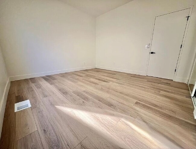 Building Photo - Beautiful Newly Remodeled HUGE 3 bedroom