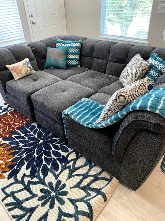 Building Photo - 714 Lee St