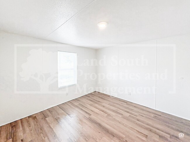 Building Photo - 1165 Meadow Lawn Street