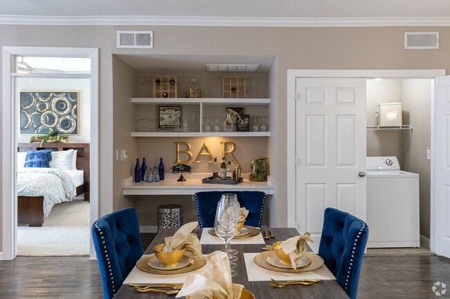 Building Photo - Spacious Floor Plans & Premium Amenities Await