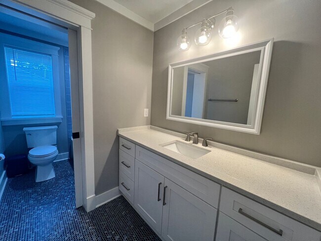 Building Photo - Stunning 4 BR/3.5 BA Single-Family Home in...
