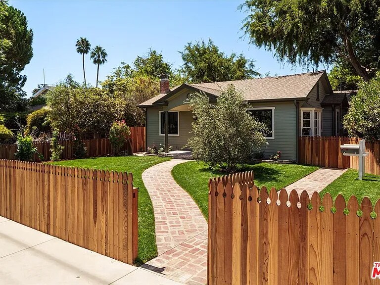 Primary Photo - 5031 Townsend Ave