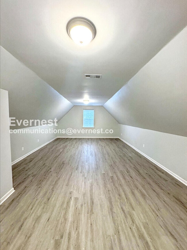 Building Photo - 4 Bed, 3 Bath Home with Off-Street Parking / Pet-Friendly / Coming Soon!