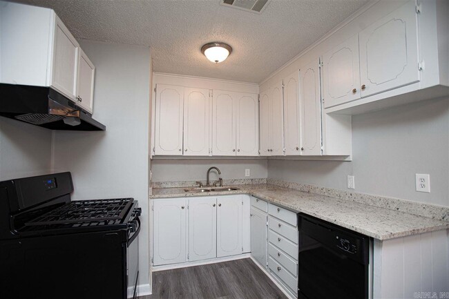 Building Photo - 2018 S Tyler St