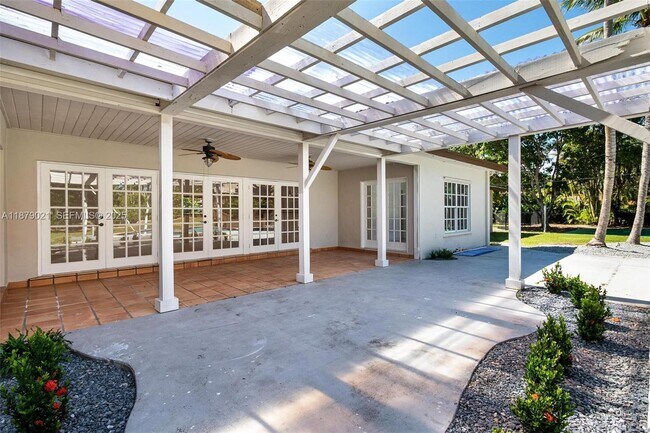 Building Photo - 11301 SW 91 Ave